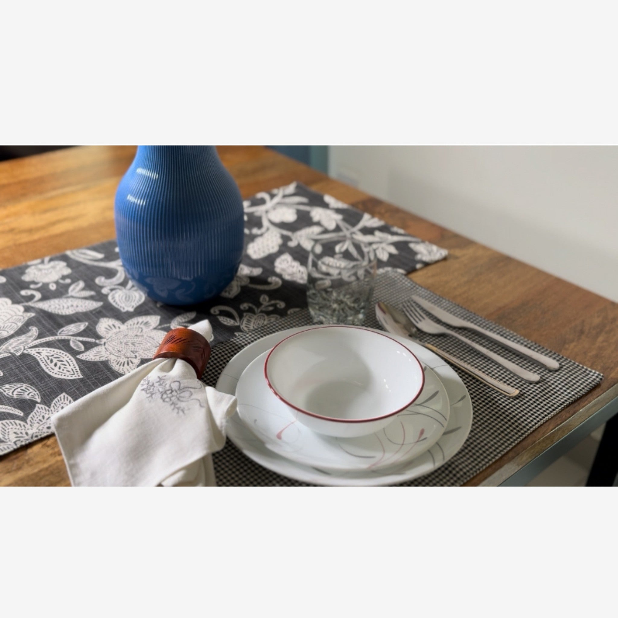 Printed Check Table Decor Set of 4