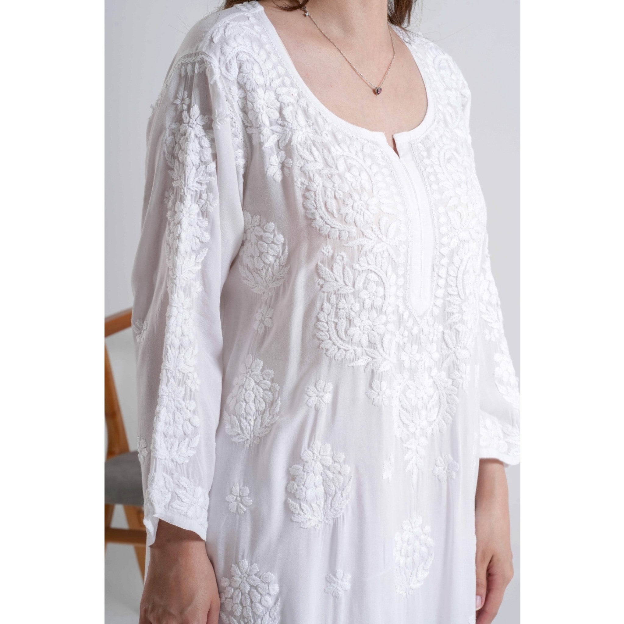 Safa – White Handcrafted Chikankari set