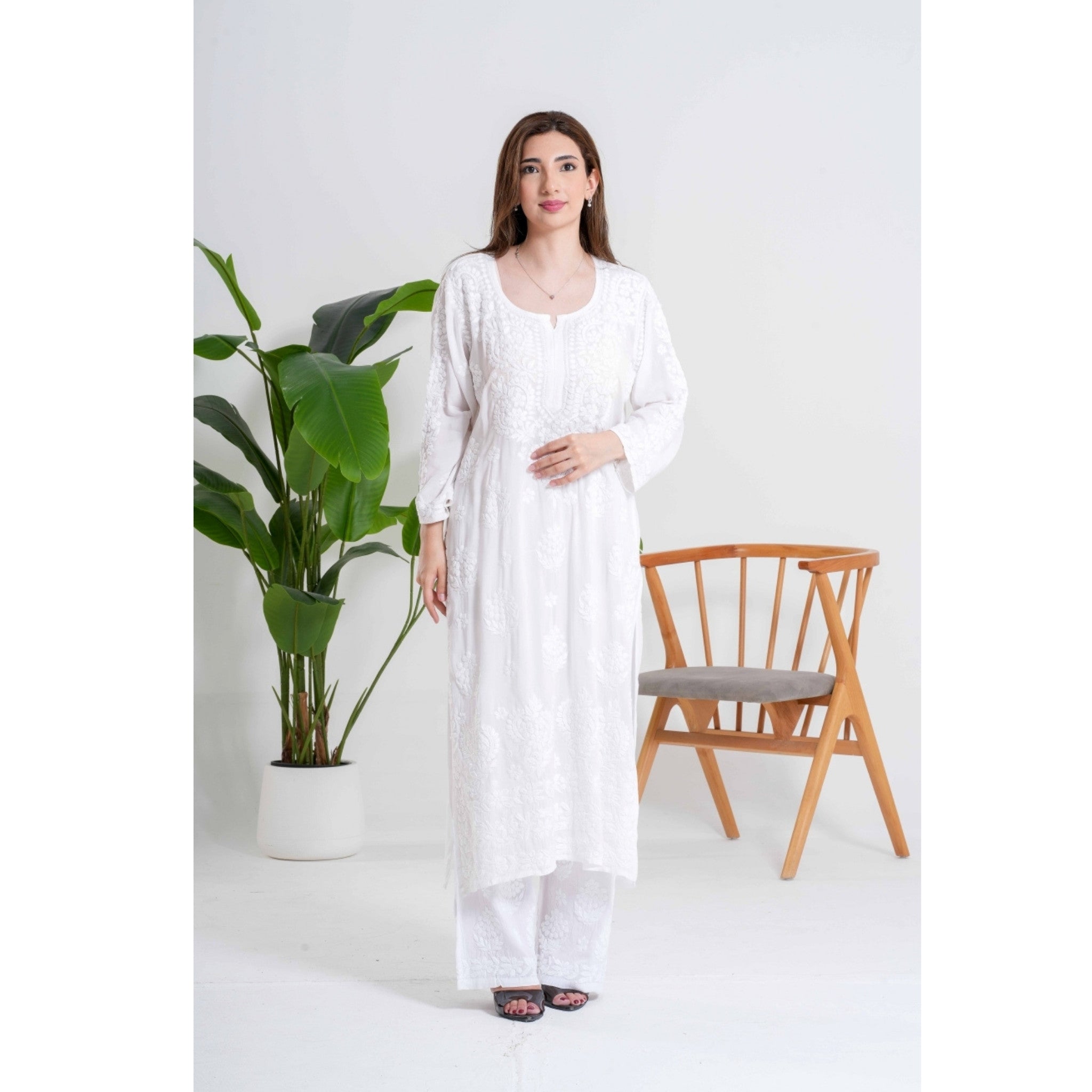 Safa – White Handcrafted Chikankari set