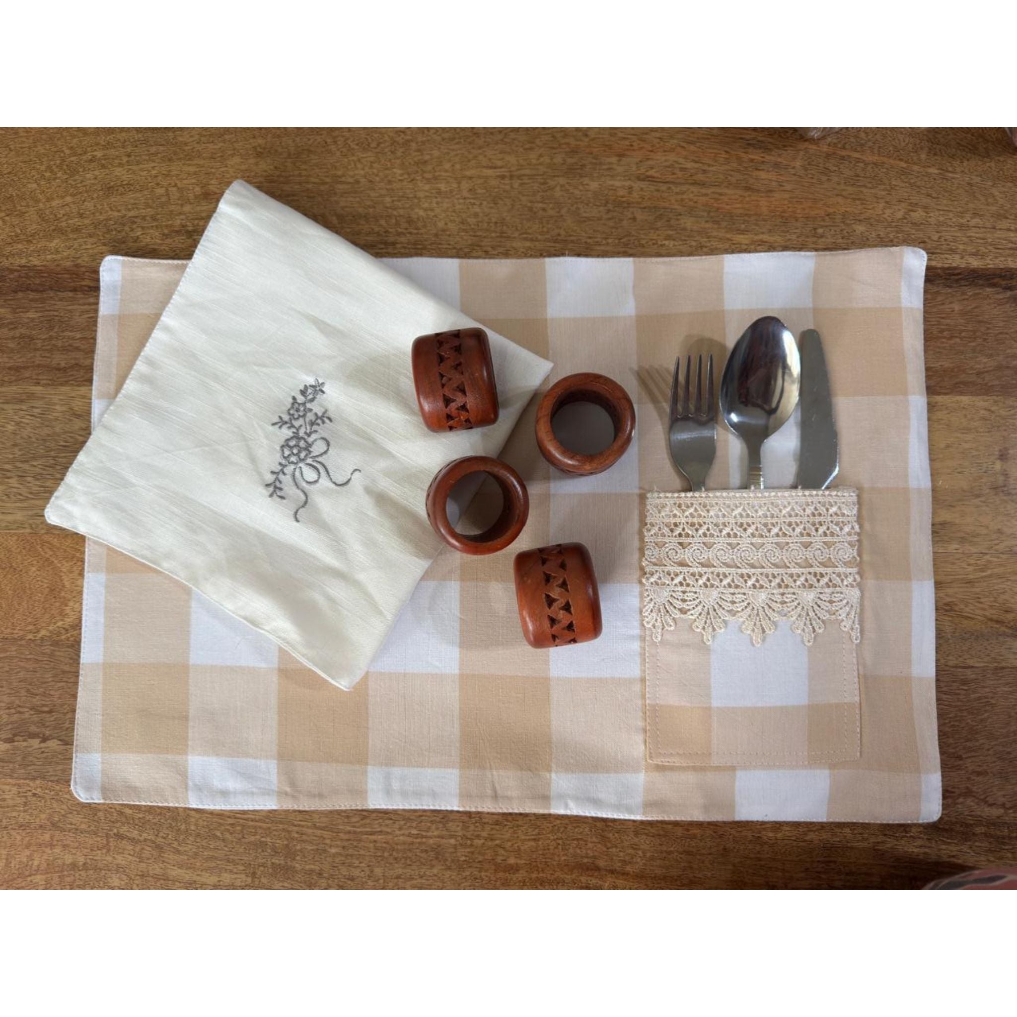 Hand-Carved Geometric Wooden Napkin Ring – Reddish Brown Finish