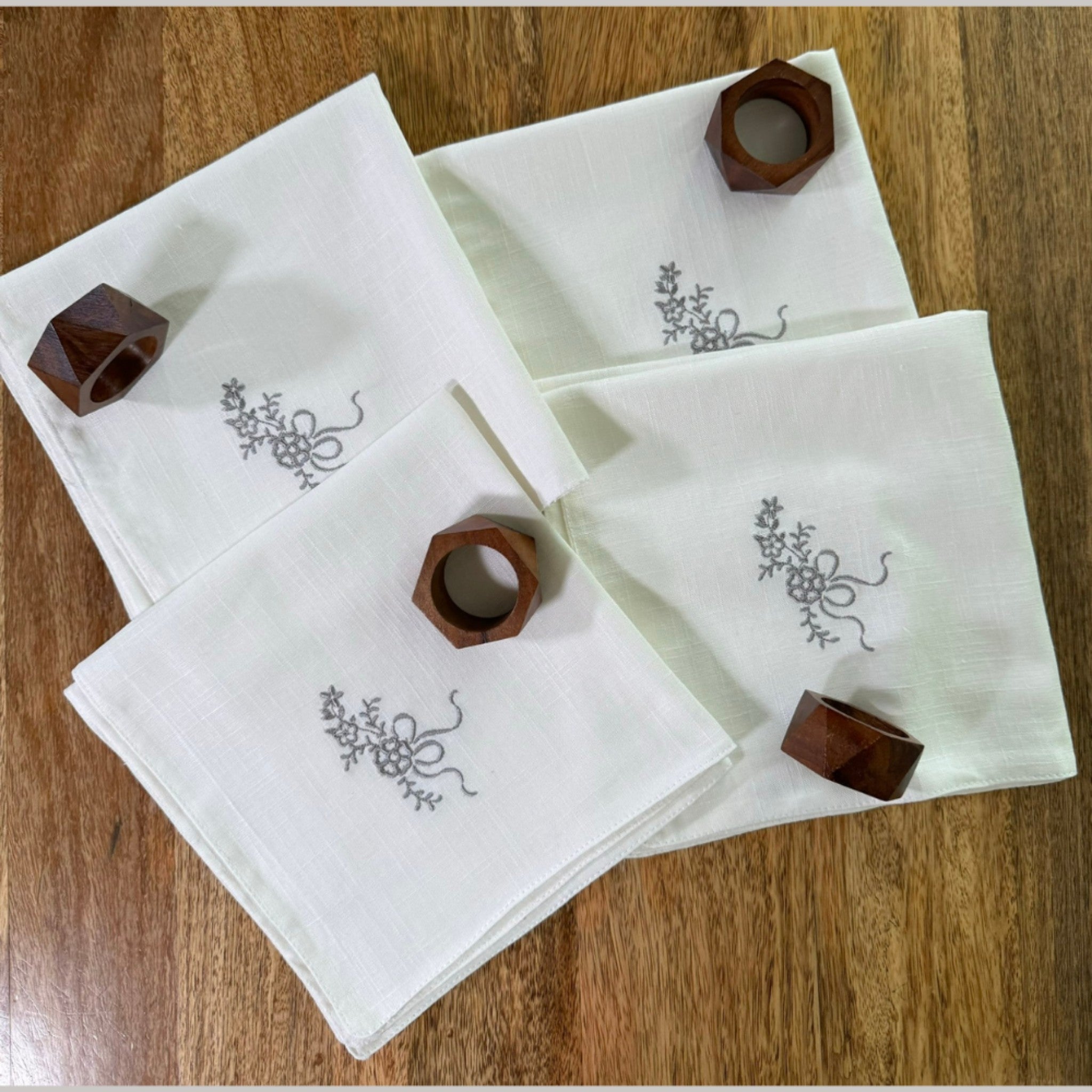 Laced Check Table Decor set of 4