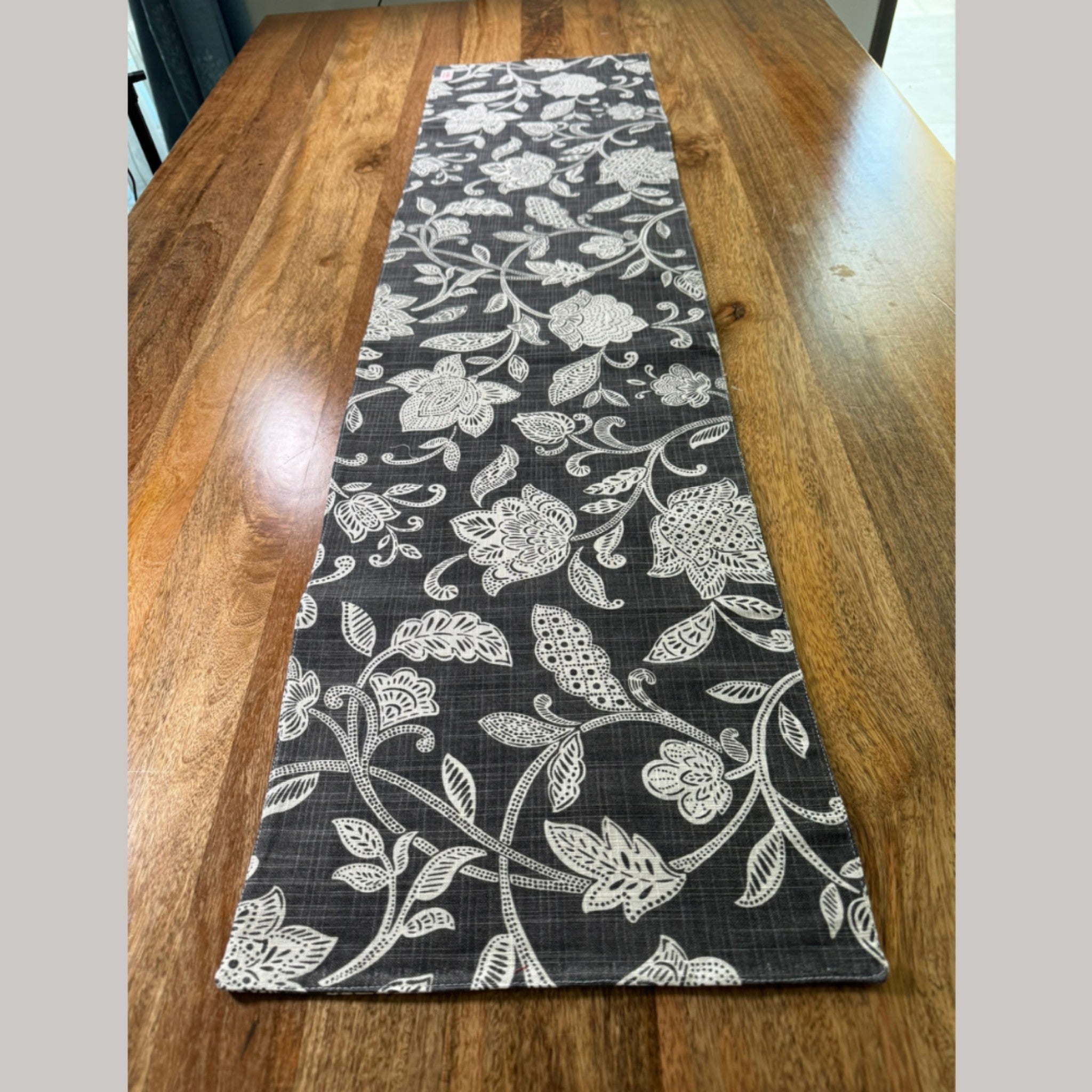 Printed Check Table Decor Set of 4