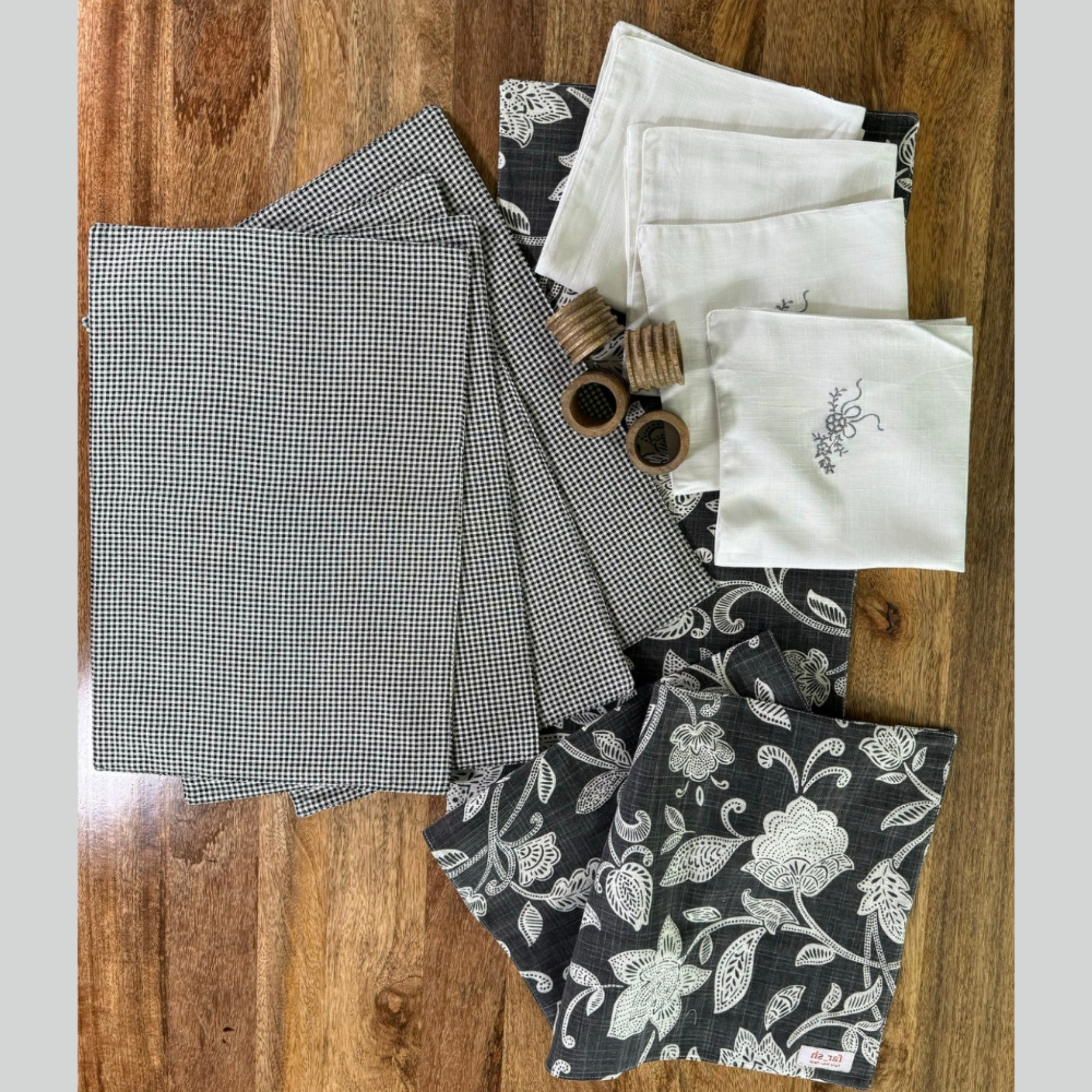 Printed Check Table Decor Set of 4