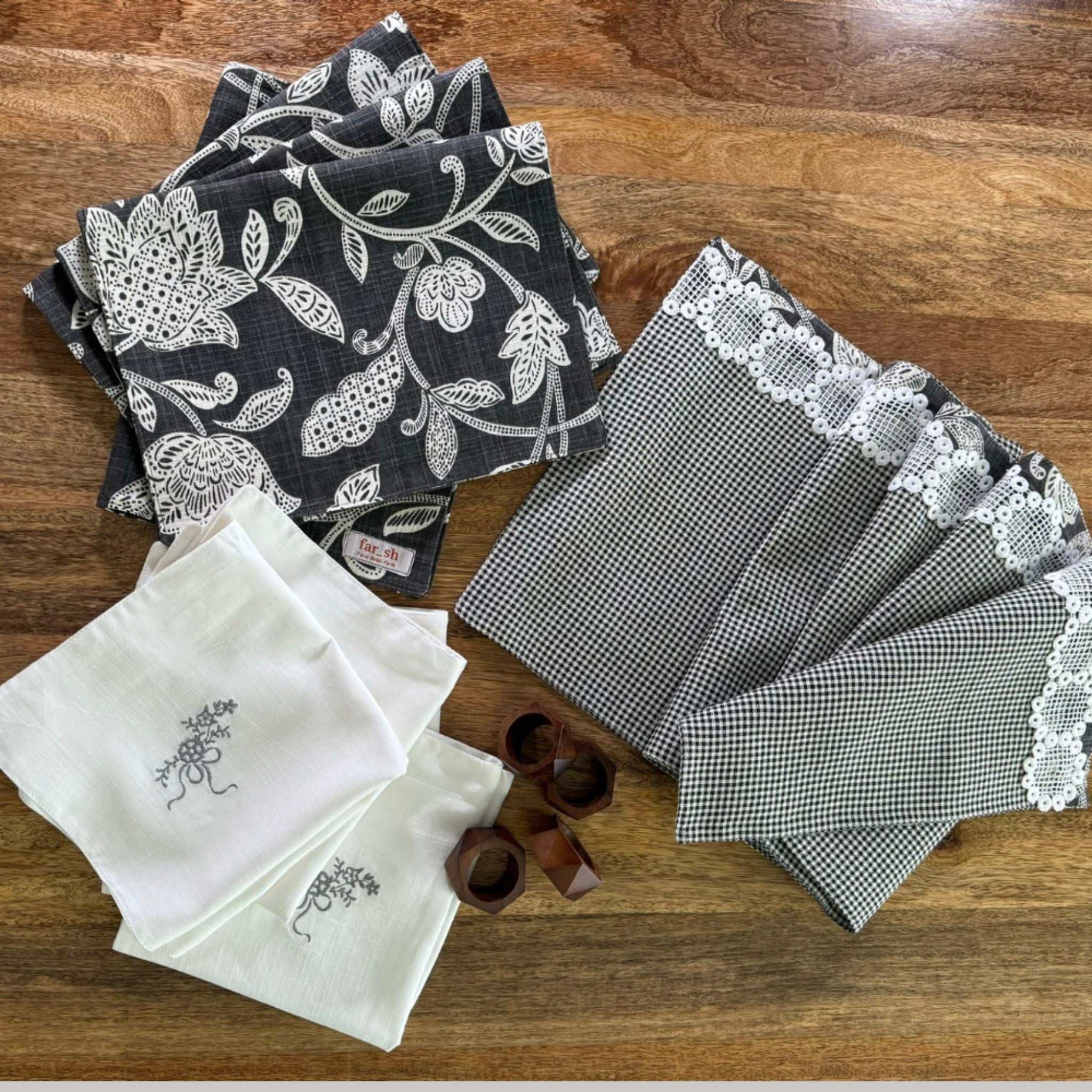 Laced Check Table Decor set of 4