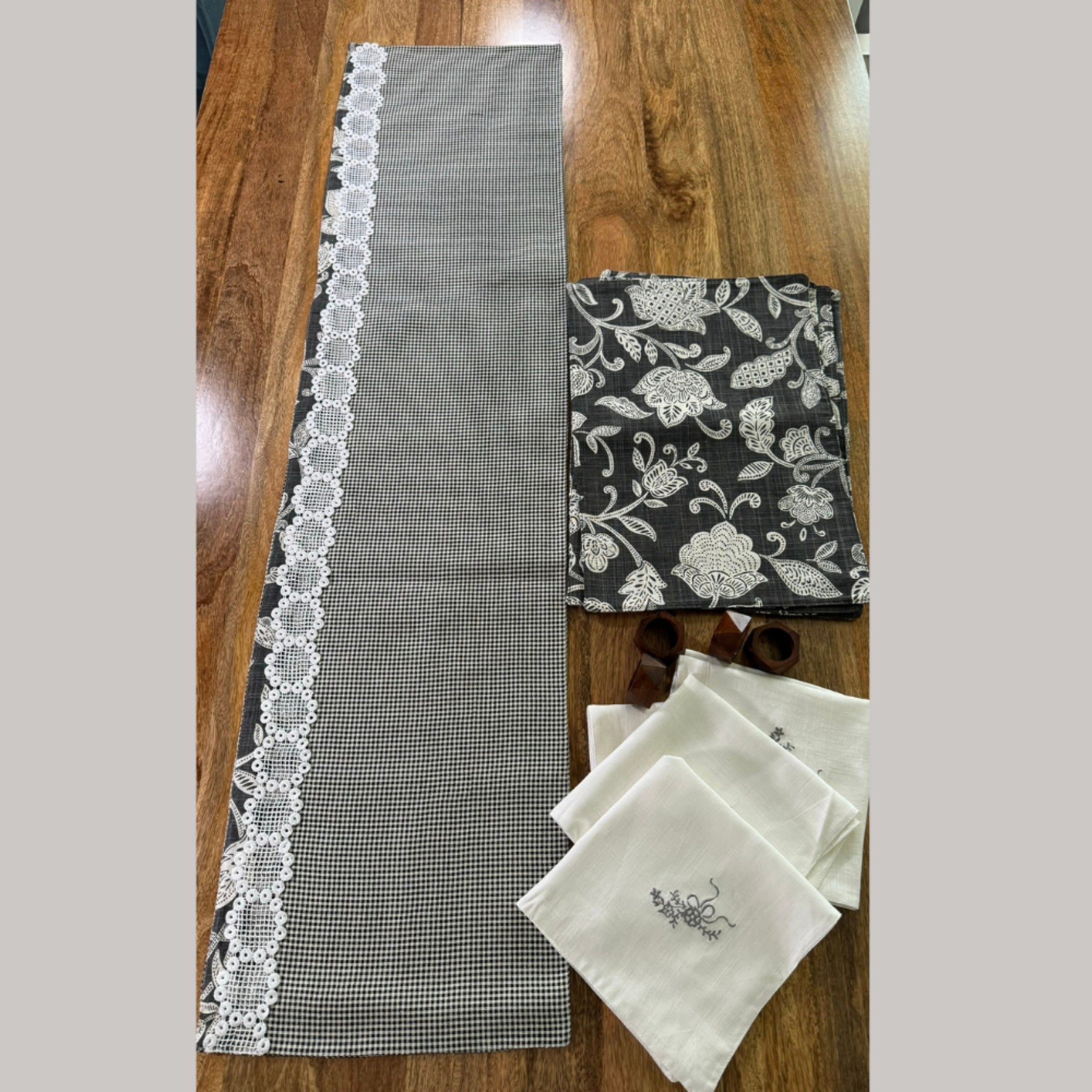 Laced Check Table Decor set of 4