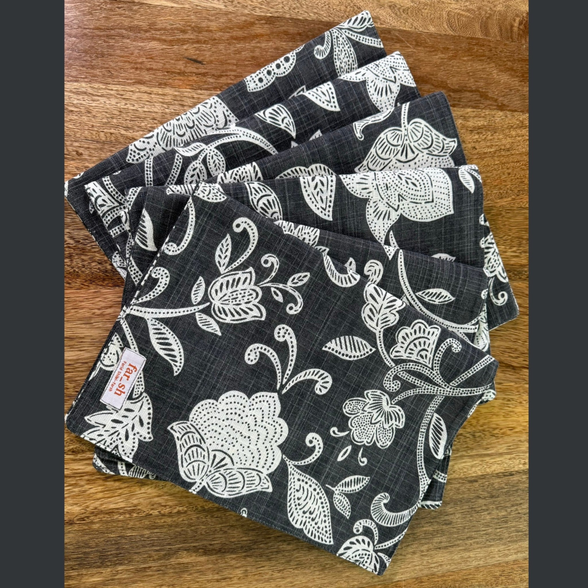 Laced Check Table Decor set of 4