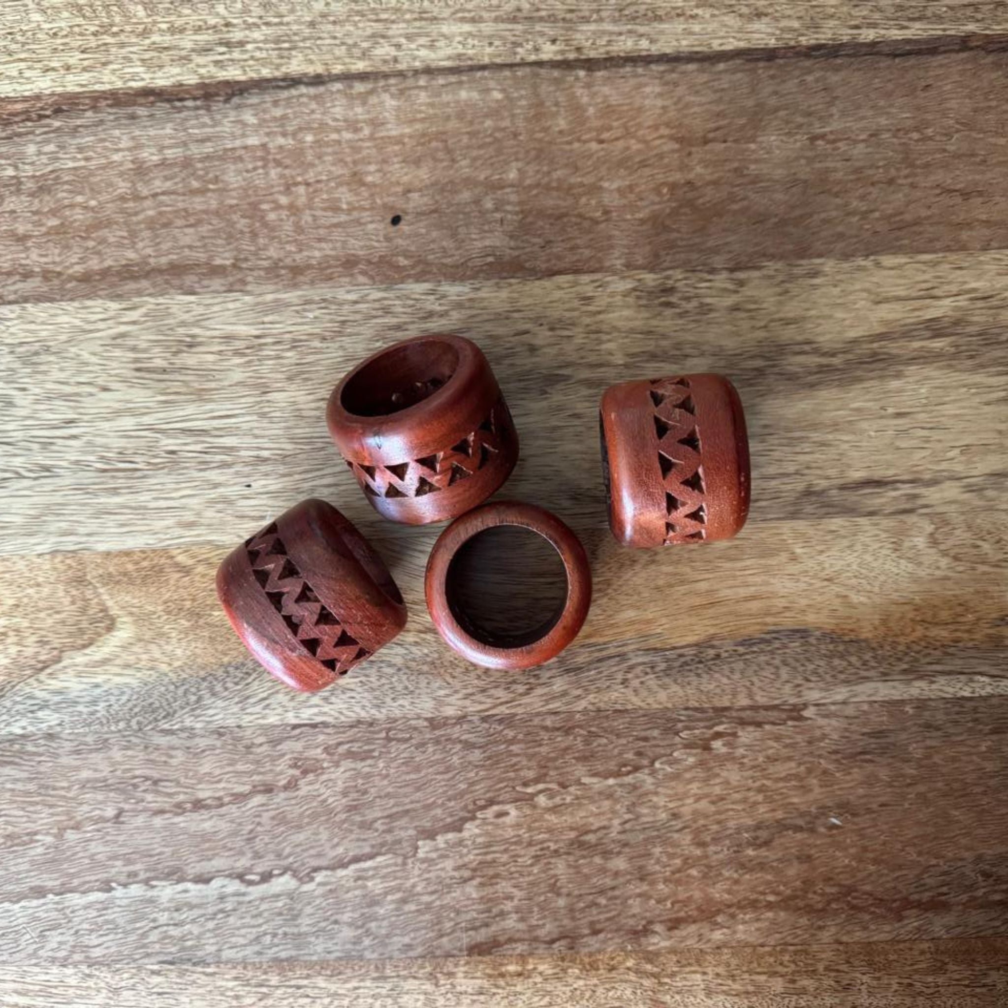 Hand-Carved Geometric Wooden Napkin Ring – Reddish Brown Finish